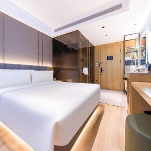 Elegant Queen Room without Window
